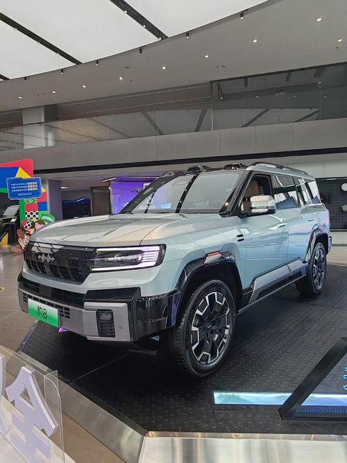 成都184比亚迪方程豹硬派越野的爆款，英菲尼迪35周年与你共成长